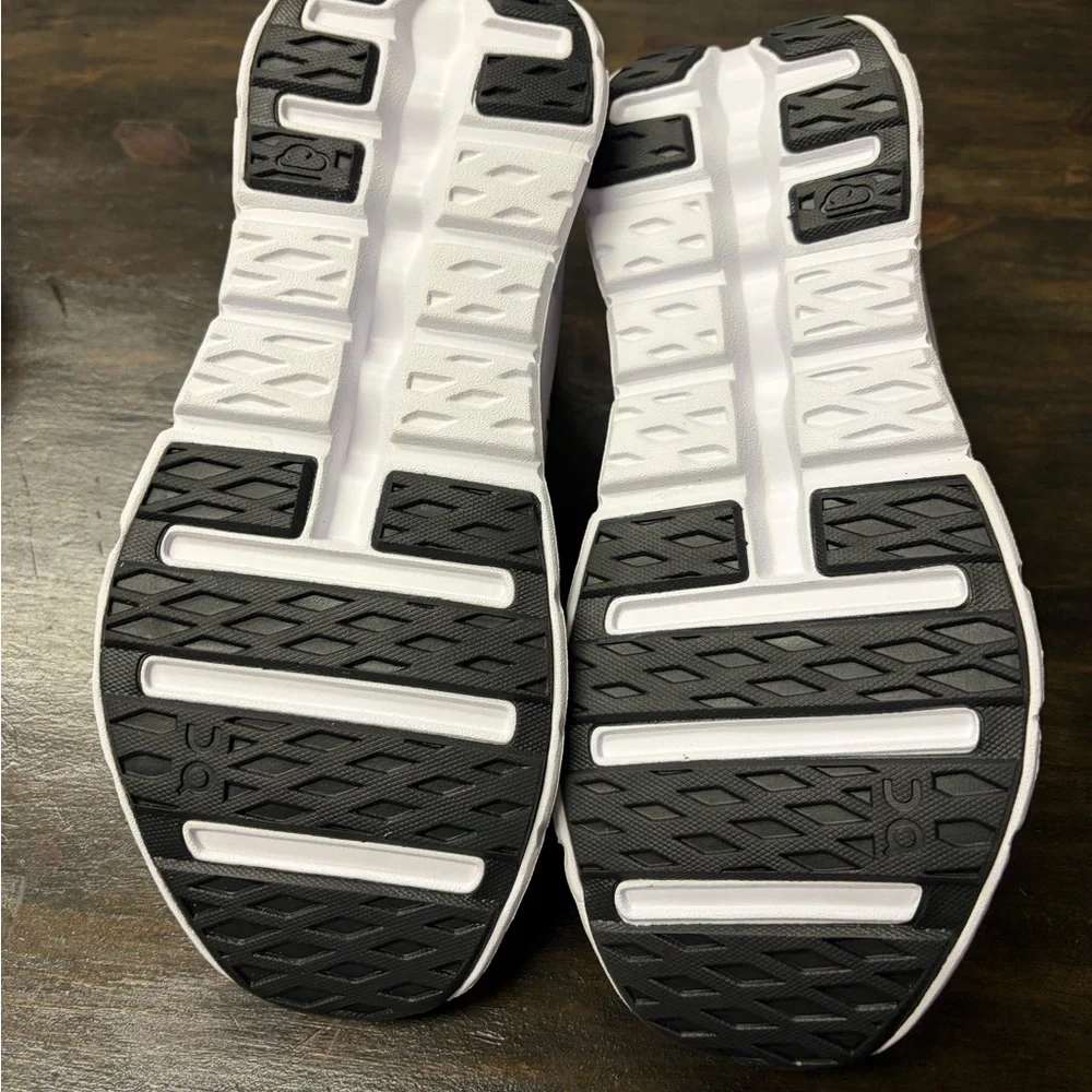 On Running Women’s  White Cloudtilt Athletic Shoes size 7 - Picture 5 of 6